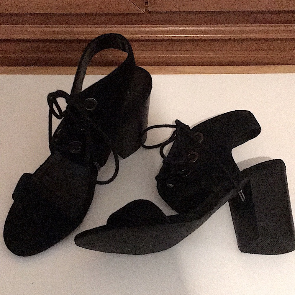 STEVE MADDEN Super cute  size 6  LADIES SHOES